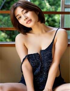 《三个老外与一女做爰A片》